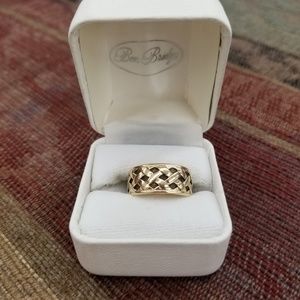 14KT GOLD WEDDING BAND  6.9 grams